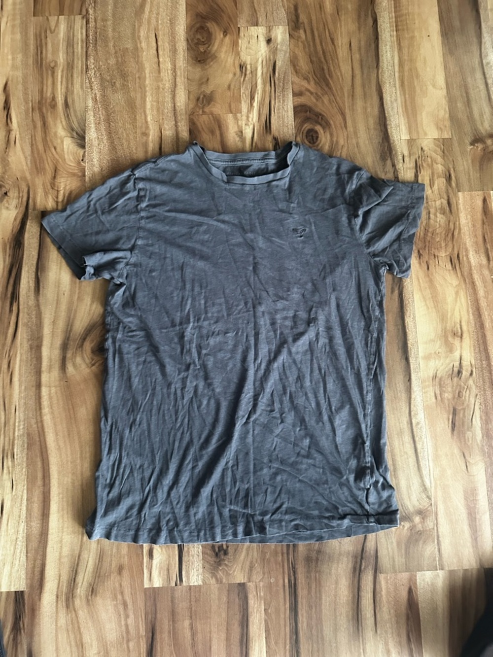 American Eagle Outfitters Men's Short Sleeve Crew Tee in Charcoal